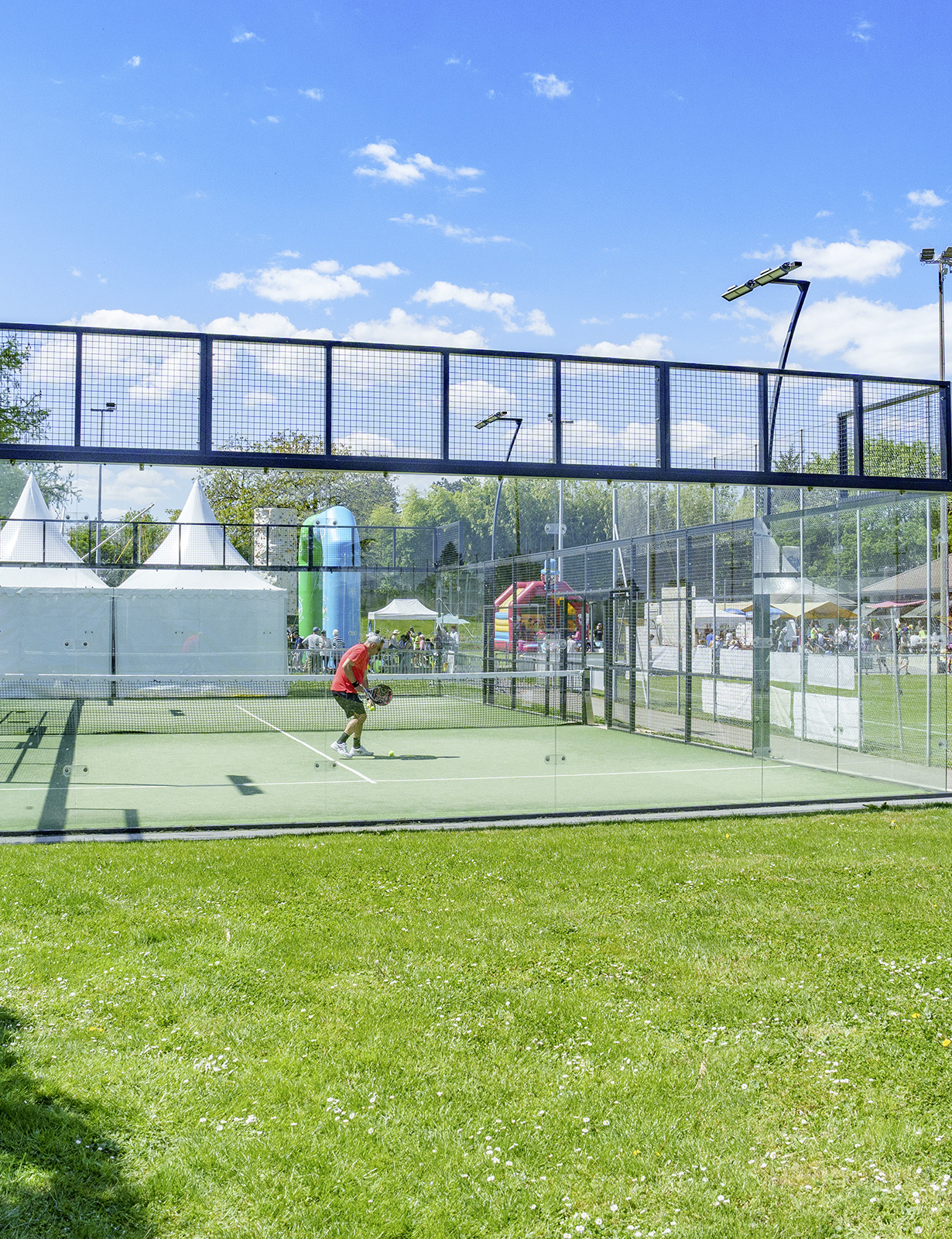 Tennis-8-lully-vertical Terrains de sport et loisirs à Bernex, équipements à proximité des Jardins de Lully